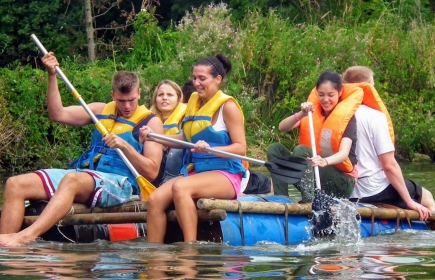 Reception of the young people from various countries with the organization of a team building activity.